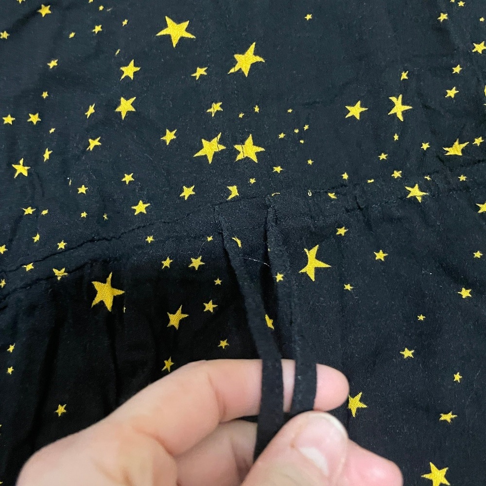 Torrid Black Yellow Star Print Celestial Babydoll Blouse V-Neck Ruffle Womens 1X - Picture 3 of 7